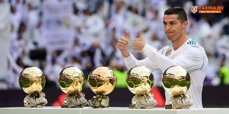 Ronaldo có bao nhiêu bóng vàng là chủ đề được quan tâm