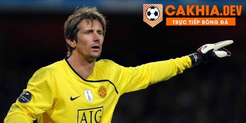  Edwin van der Sar trở thành huyền thoại MU trong những năm cuối sự nghiệp